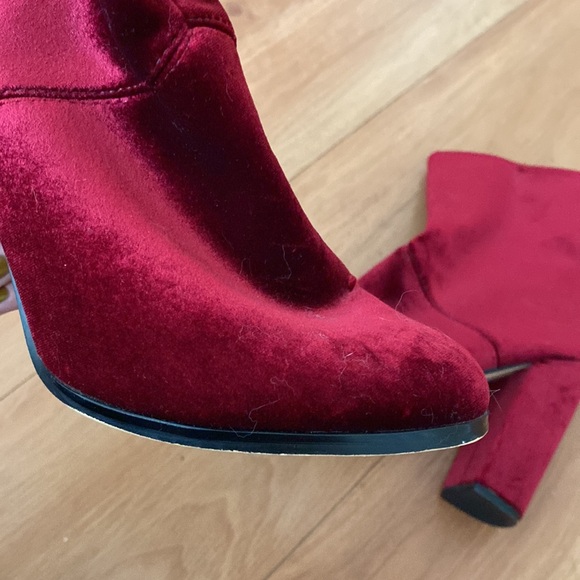 Red velvet boots - Picture 3 of 5